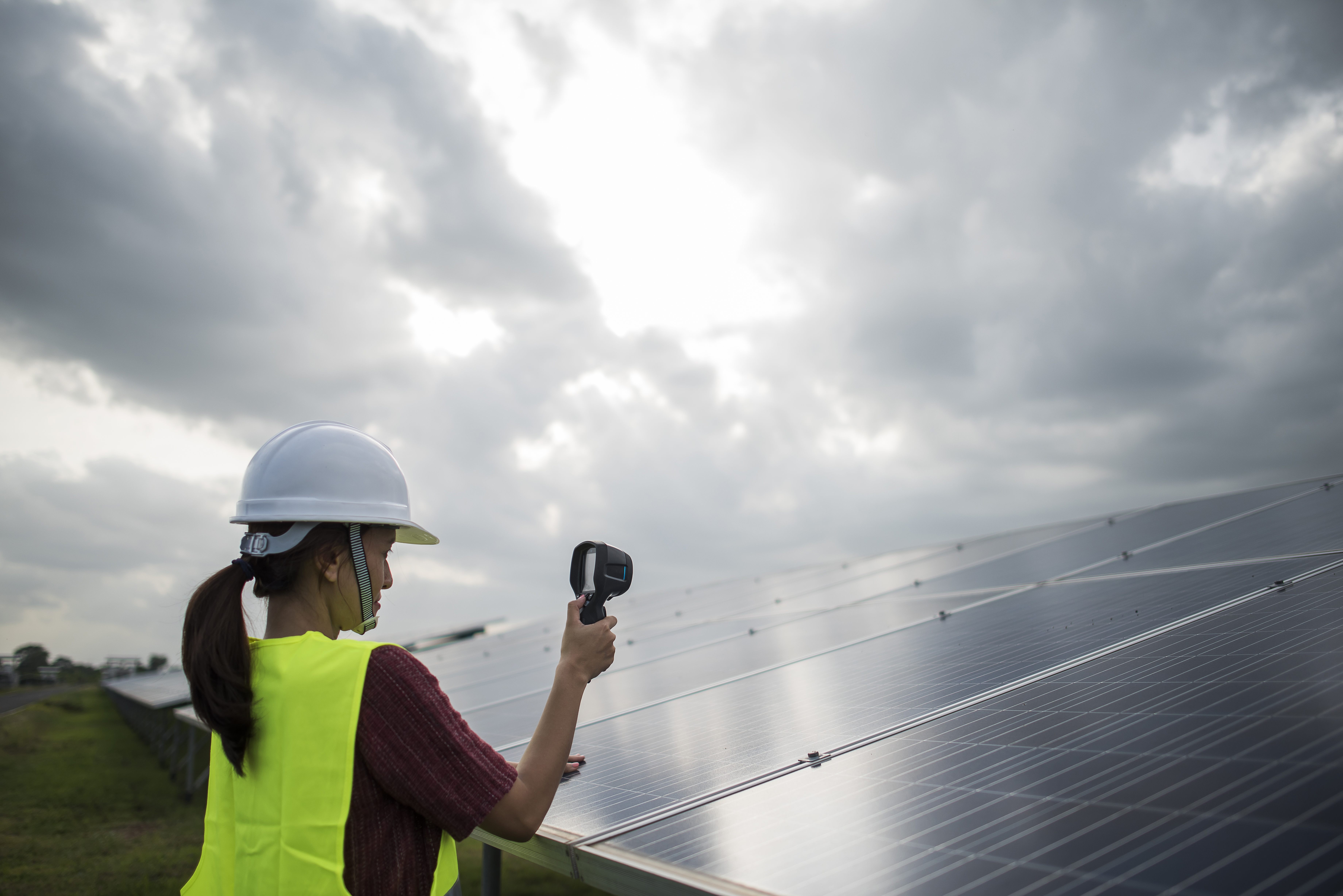 How Solar Energy Solutions Are Helping Homes and Businesses Save Electricity Costs